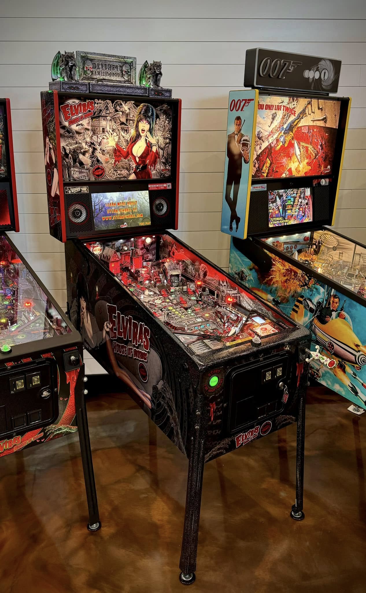 Elvira’s House of Horrors (Blood Red Kiss Edition)