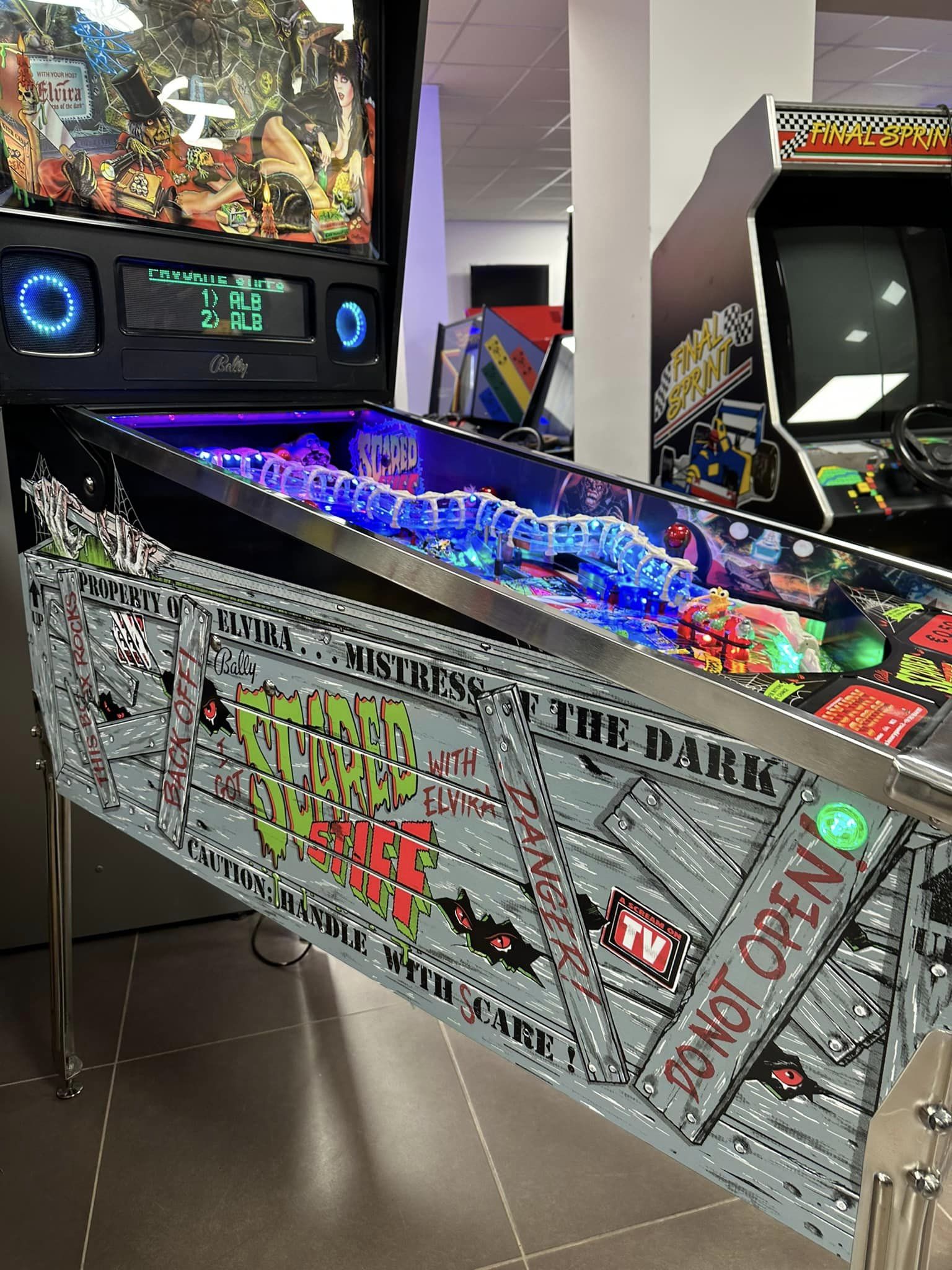 Scared Stiff Pinball Machine by Bally